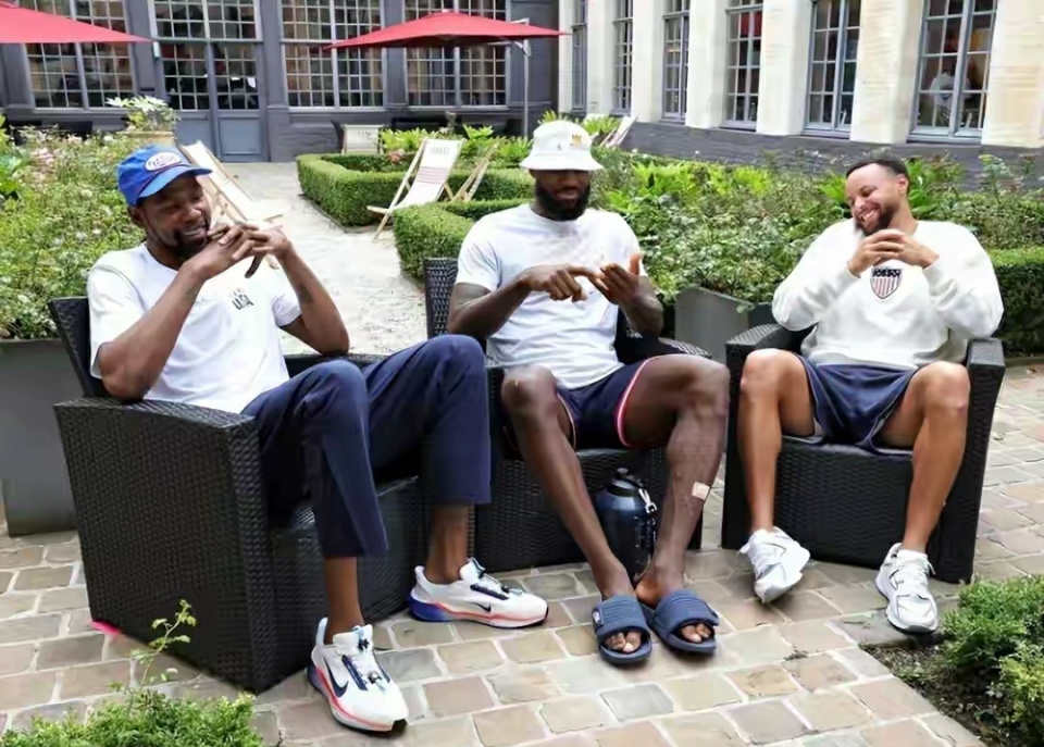 达到, 个冠军, Nau